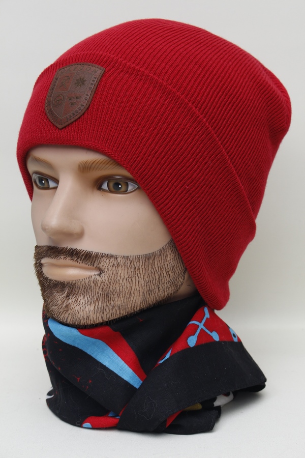 Красная мужская шапка 12950